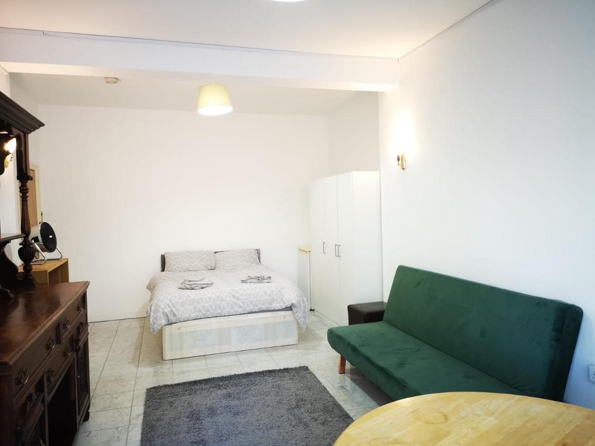 Large Spacious Property In Zone 2 Лондон Екстериор снимка