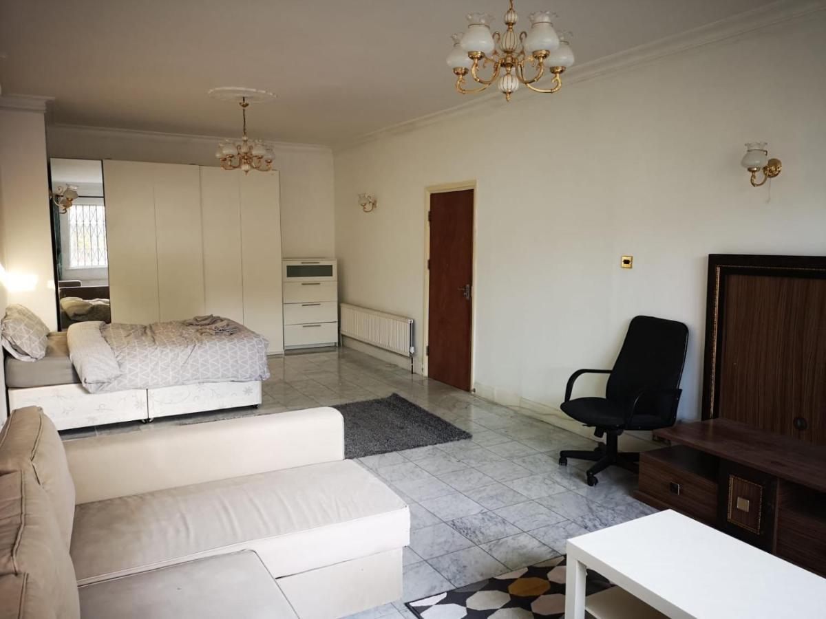 Large Spacious Property In Zone 2 Лондон Екстериор снимка